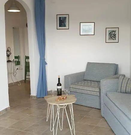 The Howard Place - Entir With A Sea View For 5 Guests