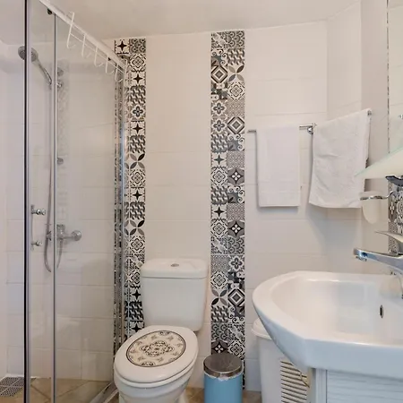 아파트 The Howard Place - Entir With A Sea View For 5 Guests *