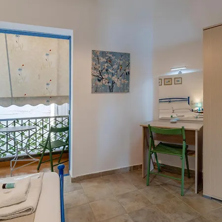 The Howard Place - Entir With A Sea View For 5 Guests